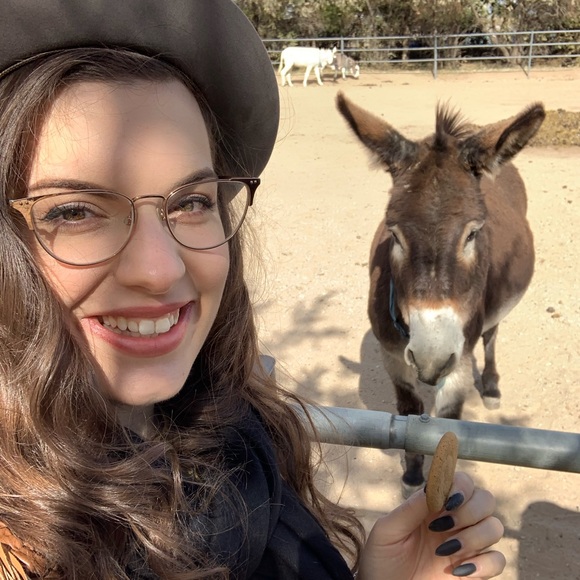 Meet your Posher, Lisa! - Picture 3 of 4